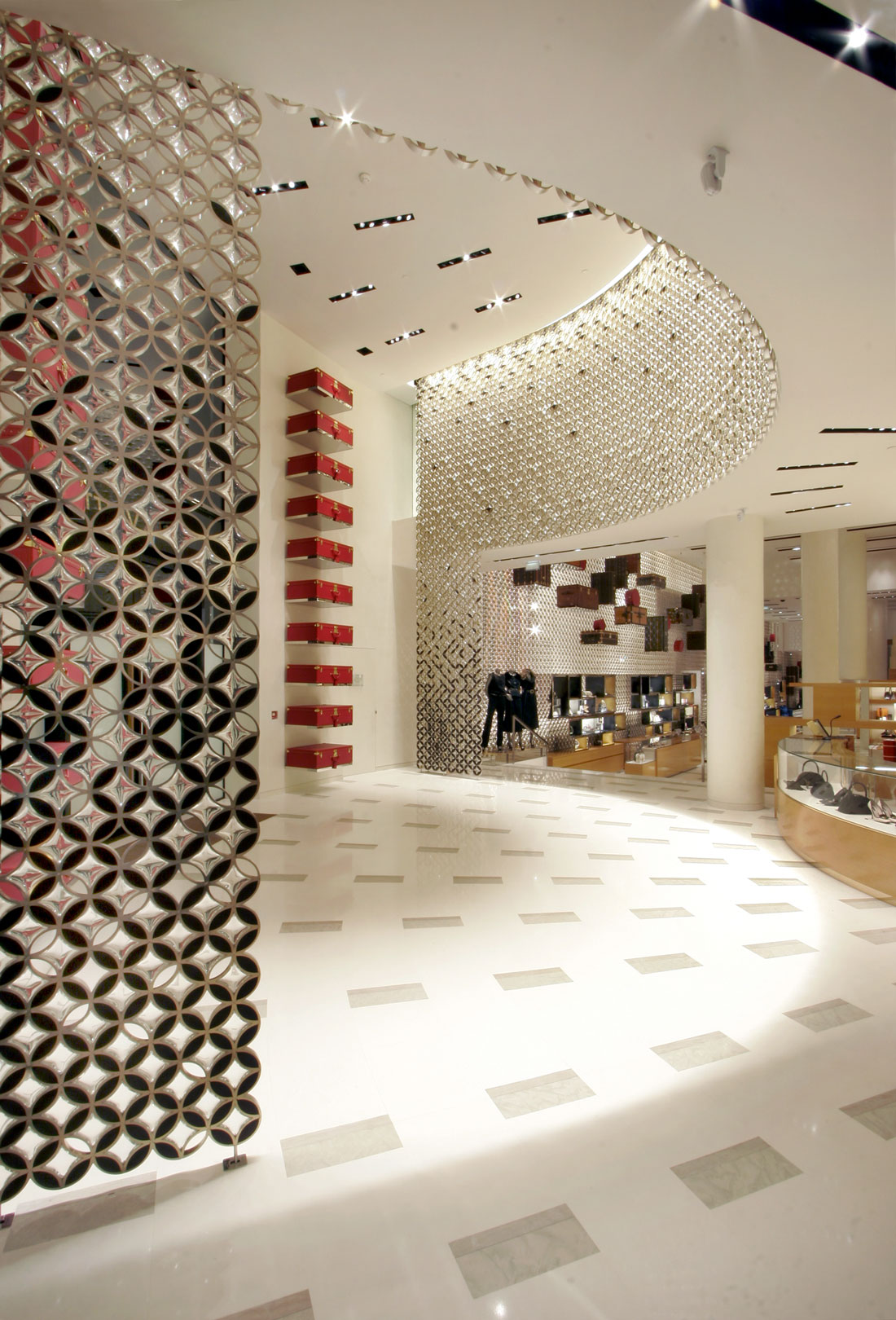 interior louis vuitton paris store