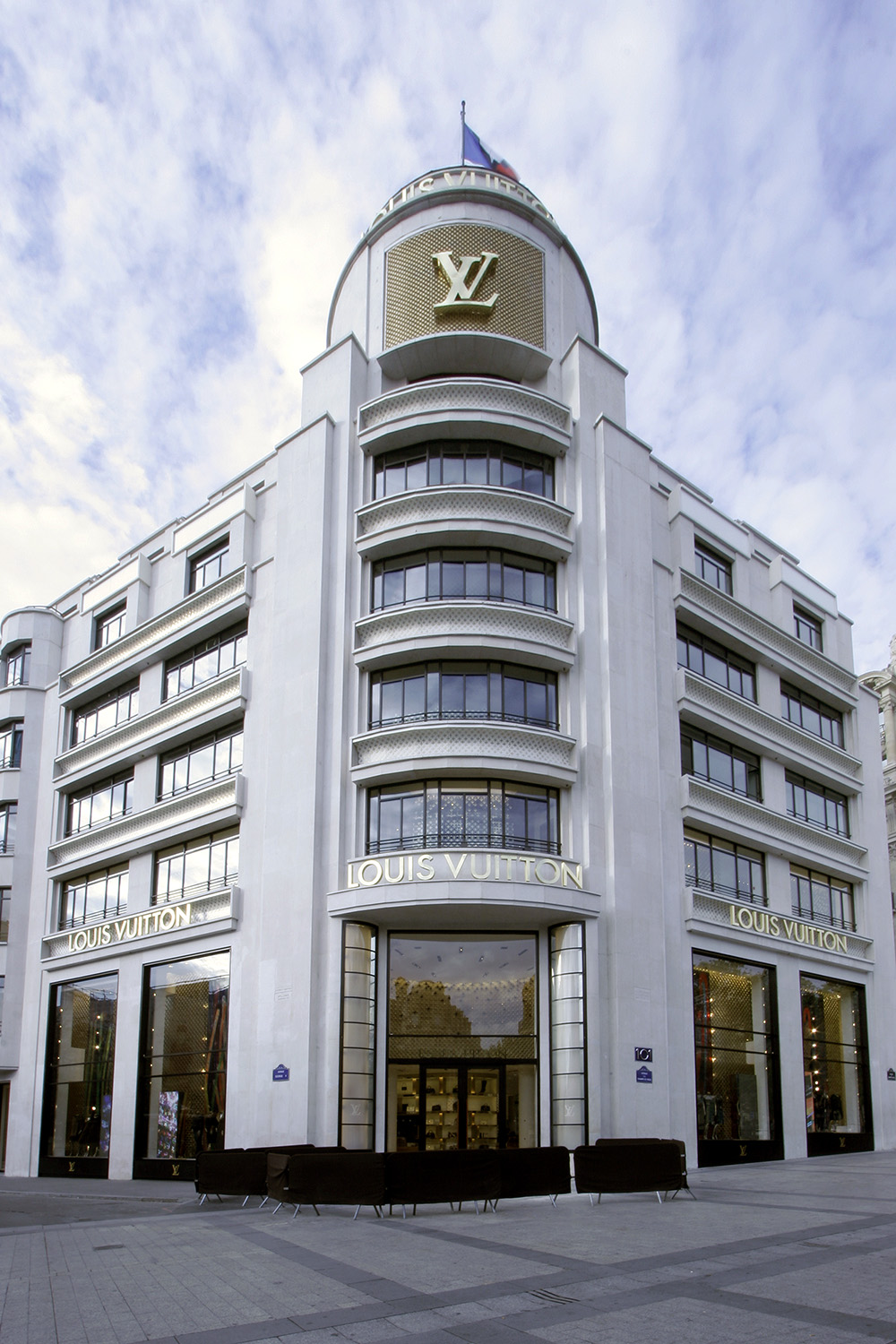 biggest louis vuitton store in the world
